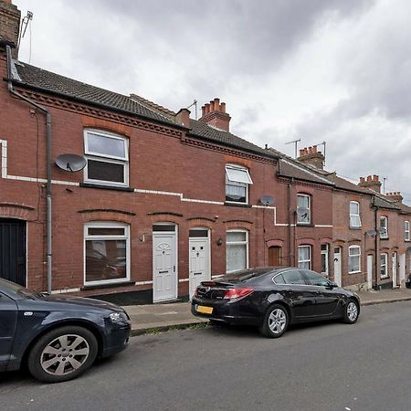 Cambridge House - Modern 2 Bedroom House, Close To Luton Airport & Town Centre Exterior photo