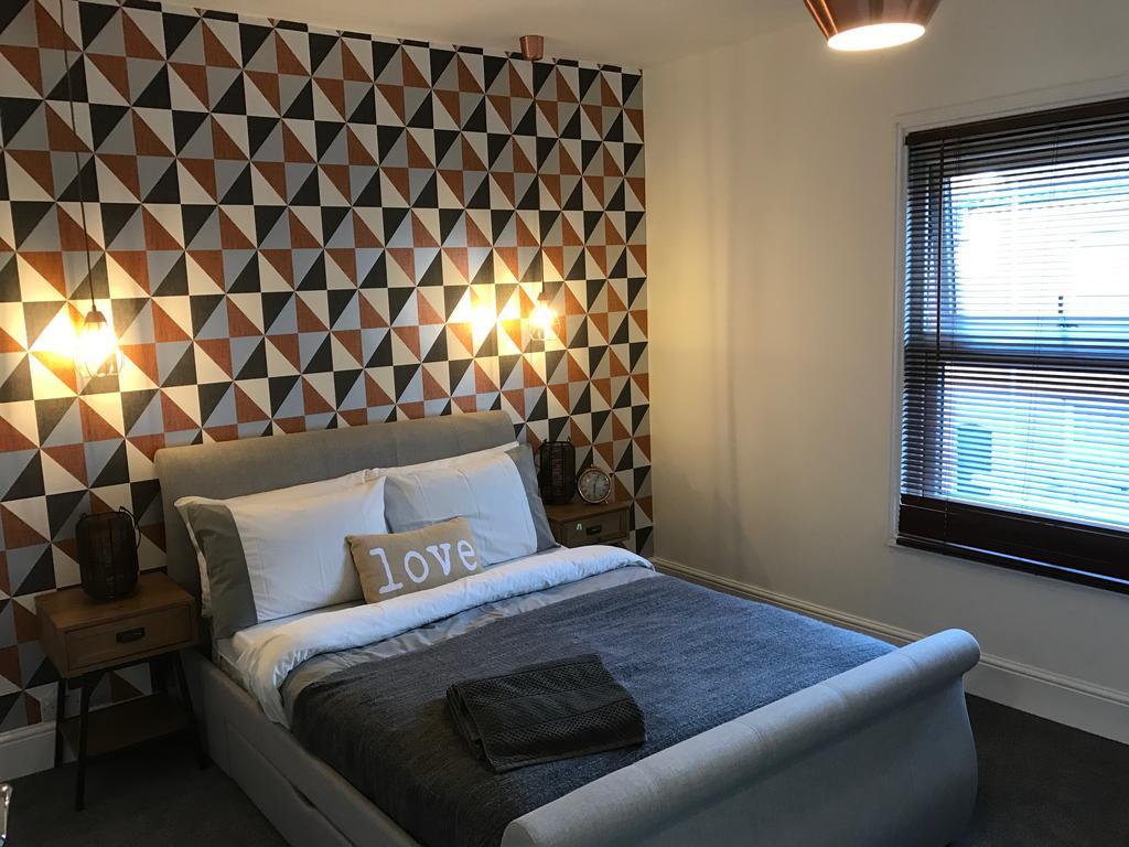 Cambridge House - Modern 2 Bedroom House, Close To Luton Airport & Town Centre Exterior photo