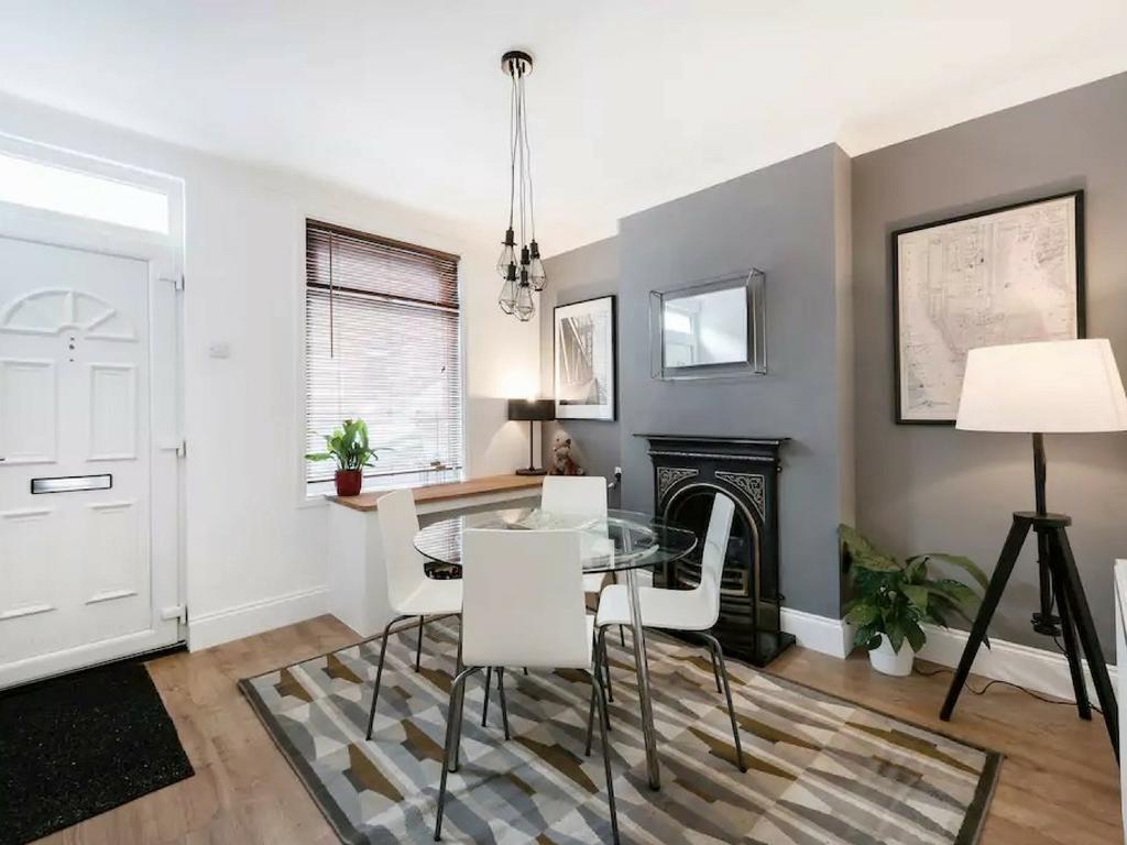 Cambridge House - Modern 2 Bedroom House, Close To Luton Airport & Town Centre Exterior photo