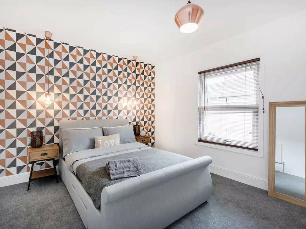 Cambridge House - Modern 2 Bedroom House, Close To Luton Airport & Town Centre Exterior photo
